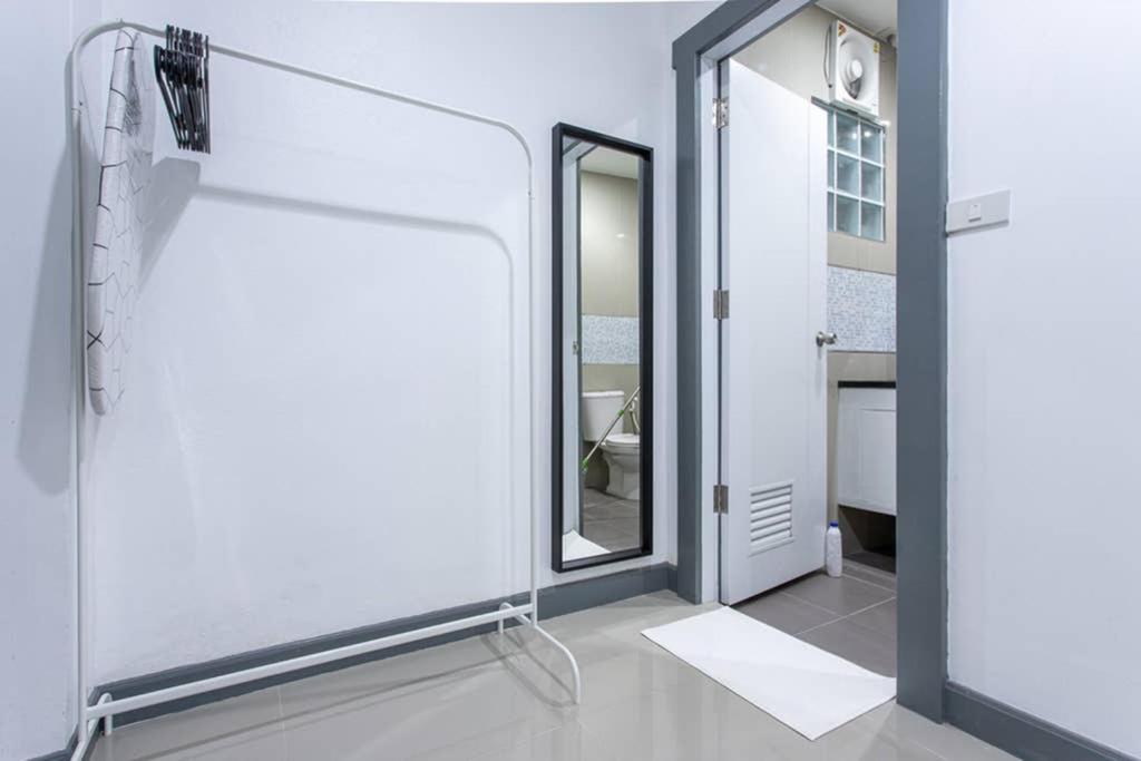 P1 Silom Pan Large Room Full Kitchen Wifi 4-6Pax Bangkok Esterno foto