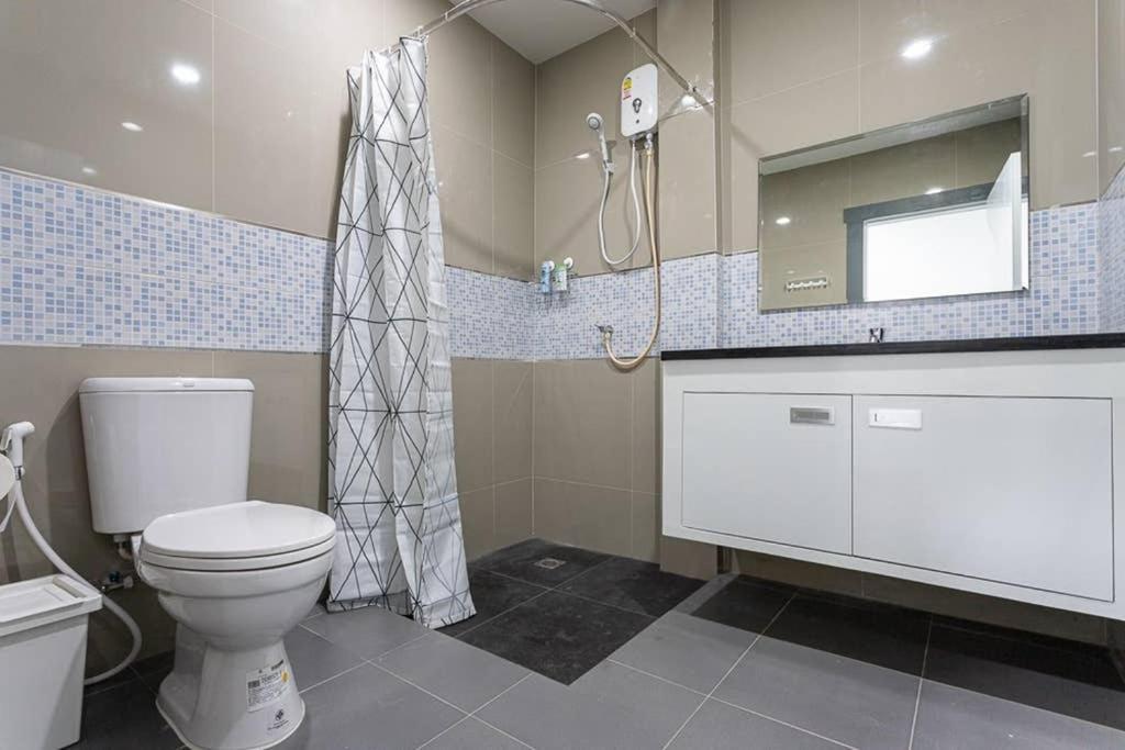 P1 Silom Pan Large Room Full Kitchen Wifi 4-6Pax Bangkok Esterno foto