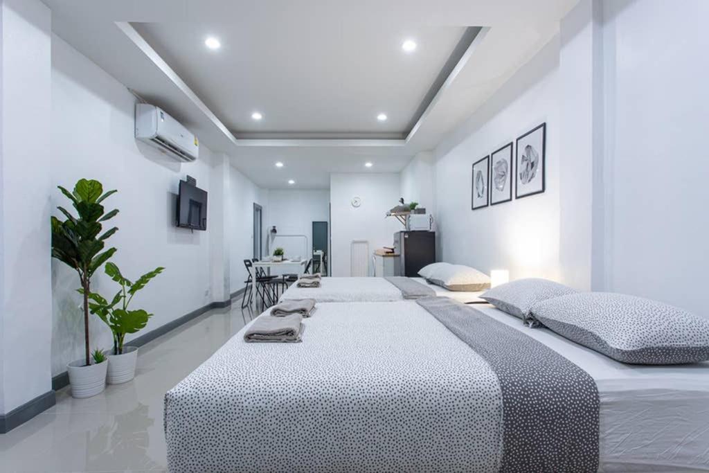 P1 Silom Pan Large Room Full Kitchen Wifi 4-6Pax Bangkok Esterno foto